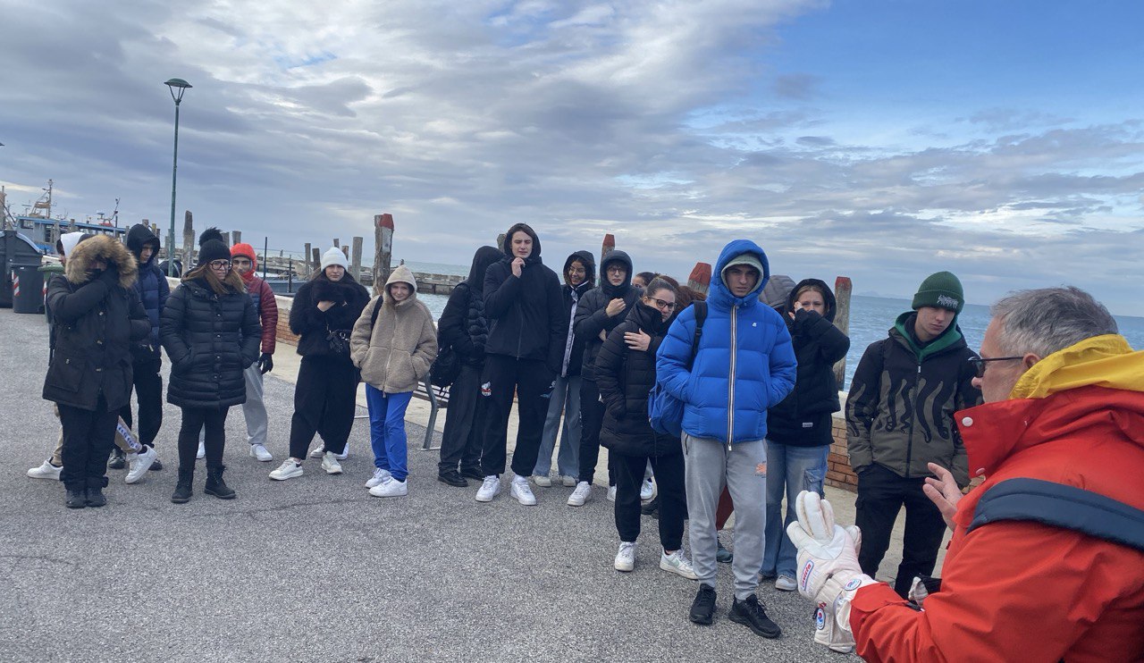 Students in Venice Engaged in Citizen Science and Cleanup Activities for a Circular blue Economy on Pellestrina Island